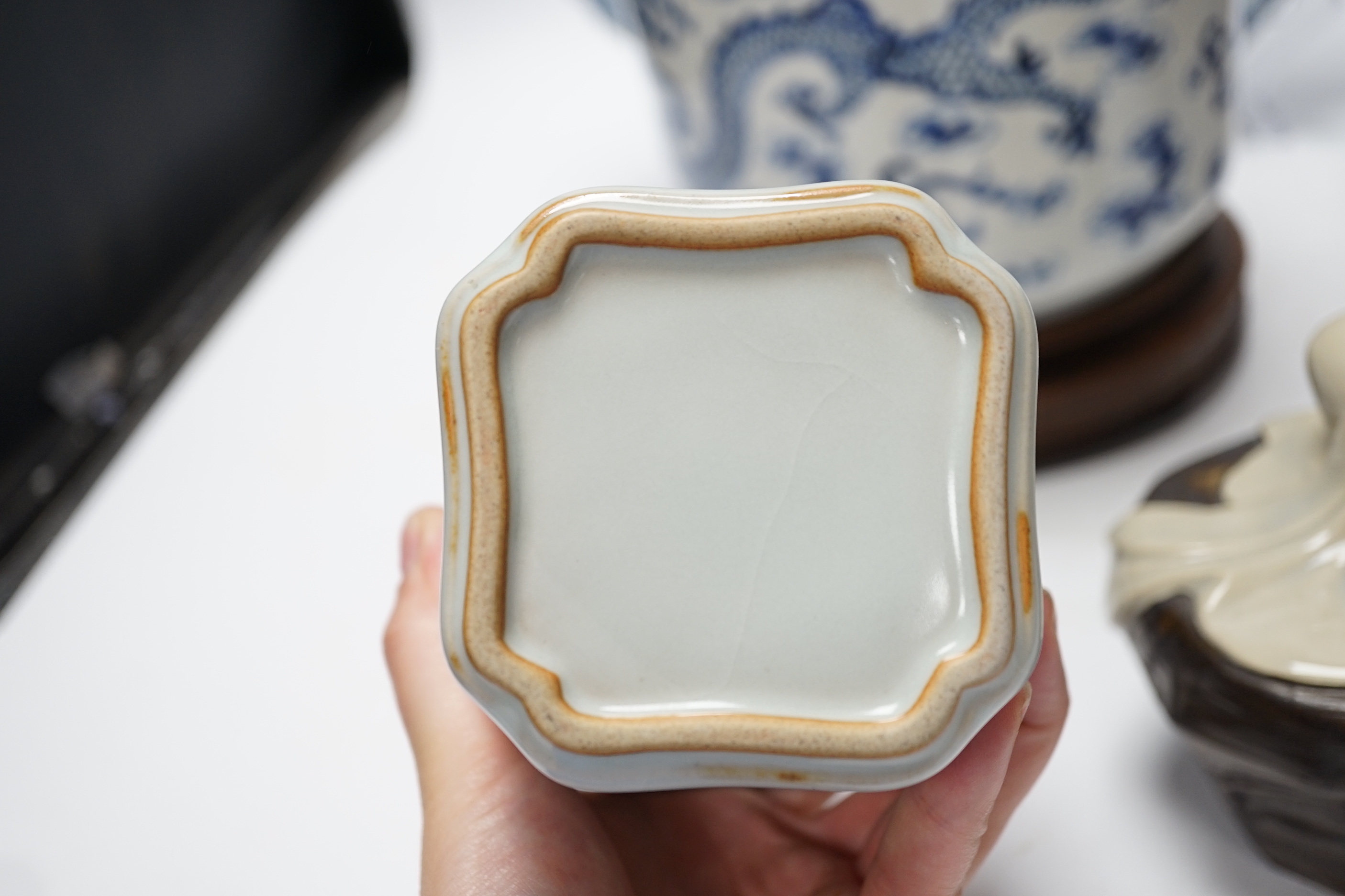 A late 18th century Chinese blue and white octagonal export plate and other items, Chinese export plate, 30cm wide (5)